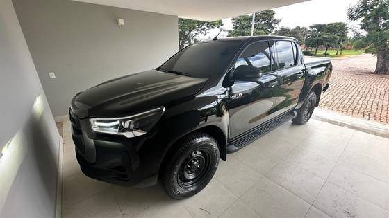 TOYOTA HILUX 2.8 D-4D TURBO DIESEL CD POWER PACK 4X4 AUTOMÁTICO